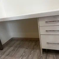 میز صفحه با سنگ کورین