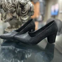 کفش زنانه مشکی سایز ۳۸ ترک کاملا نوو استفاده نشده