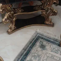 سه عددعسلی به همراه ساعت ایستاده