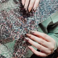 خدمات کاشت ناخن طراحی ناخن