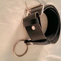 دوعدد کمربند یکیش پهن یکیش نسبتا باریک|کیف، کفش، کمربند|پرند, فاز ۲|دیوار