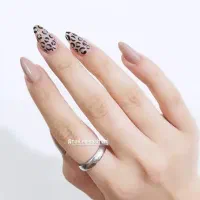 کاشت ناخن و مژه
