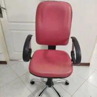 میز تحریر محکم.صندلی اداری جک دار سالم