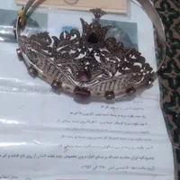 تاج نقره باسنگهای جواهر دارای دوتاشناسنامه