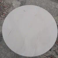 یک عدد میز عسلی بزرگ