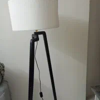 آباژور سفید پایه مشکی بدون استفاده|چراغ خواب و آباژور|مشهد, هفت تیر (نه دره)|دیوار