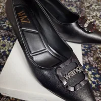 کفش|کیف، کفش، کمربند|قم, باجک یک|دیوار