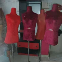 تعدادی مانکن ایستاده و نیم تنه و چندعدد ورقه ای|فروشگاه و مغازه|خرمآباد, |دیوار