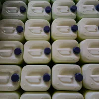 مایعات شوینده ظرف ودست لباس و شامپوها