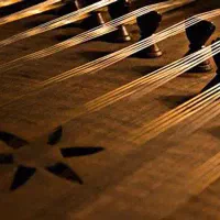 نیروی خانم کارگاه چوب