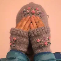 شال وکلاه بافت گلدوزی وساده|لباس|زنجان, |دیوار