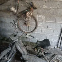 دو عدد موتور گازی یک عدد دوچرخه کرسی اصل