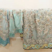 فروش چند دست لباس محلی و دستمال چارقد در حد نو