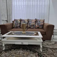 یک عدد جلو‌مبلی به همراه دو‌عدد عسلی
