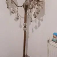 یک آباژور نو با چهار شاخه چراغ