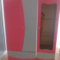 کمد و ویترین، فرمز و طوسی