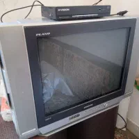 تلویزیون بیست یک همراه با دستگاه دیجیتالی