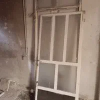 درب آهنی ورودی به همراه چهارچوب ودستگیره و قفل