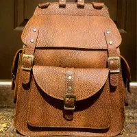 کوله پشتی چرم طبیعی از برند آموت