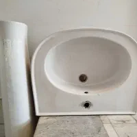 روشویی پایه دار تمیز