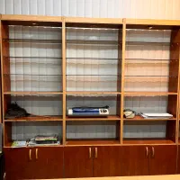 ویترین چوبی و میز کامپیوتر