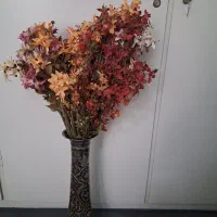 گلدان برنجی هندی و شکوفه گل