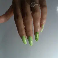 دوره تخصصی آموزش کاشت ناخن