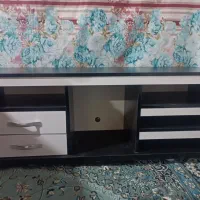 میز تلویزیون سالم بخاطر نبود جابفروش میرسد