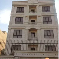 نیازمند نیرو برای کار در سنگ نما برای دوغاب ریزی