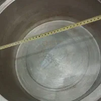 دو تا دیگ کاملا نو|ظروف پختوپز|لامرد, |دیوار