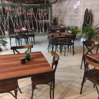 میز و صندلی در حد نو