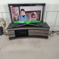 ۲ عدد میز تلوزیون تی وی در حدنو بدون زدگی و خطو خش