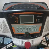 یک دستگاه تردمیل تمیز