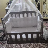 تخت کنار مادر