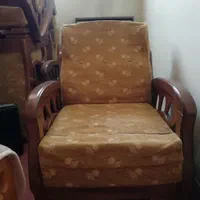 فروش مبل چهارنفره دسته چوبی ( چوب گردو) با میز وسط|مبلمان خانگی و میز عسلی|شیراز, بعثت|دیوار