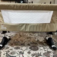 تخت کنار مادر زویه(سیسمونی)