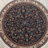 فرش گرد یک در یک