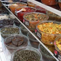 عرقیات و ترشیجات و زیتون و خرما