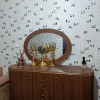 میز کنسول بهمراه ساعت و شمعدان تمیز