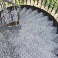 پله گرد فلزی و درب مدرن|خدمات پیشه و مهارت|رامسر, |دیوار