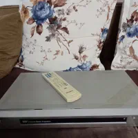 یک دستگاه دی وی دی