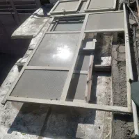 یک عدد پنجره و درب رنگ آماده براشیشه