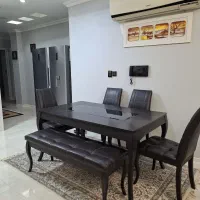 میز و صندلی ۶ نفره روکش صندلیها چرم