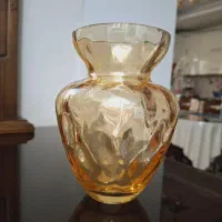 گلدان شیشه ای طلایی