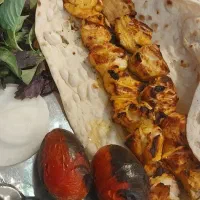 به یک کباب پز ااقا و آشپزخانه کارخانم نیازمندیم