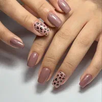 لاک ژل طرح چشم گربه ای