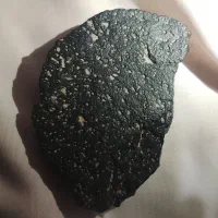 سنگ‌ مشکوک به شهاب سنگ|کلکسیون اشیاء عتیقه|زاهدان, |دیوار