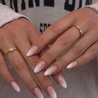 خدمات کاشت ناخون فقط ۲۵۰