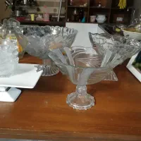 تعدادی ظروف پایه دار مخصوص میوه و پذیرایی