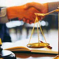 وکیل و مشاور حقوقی